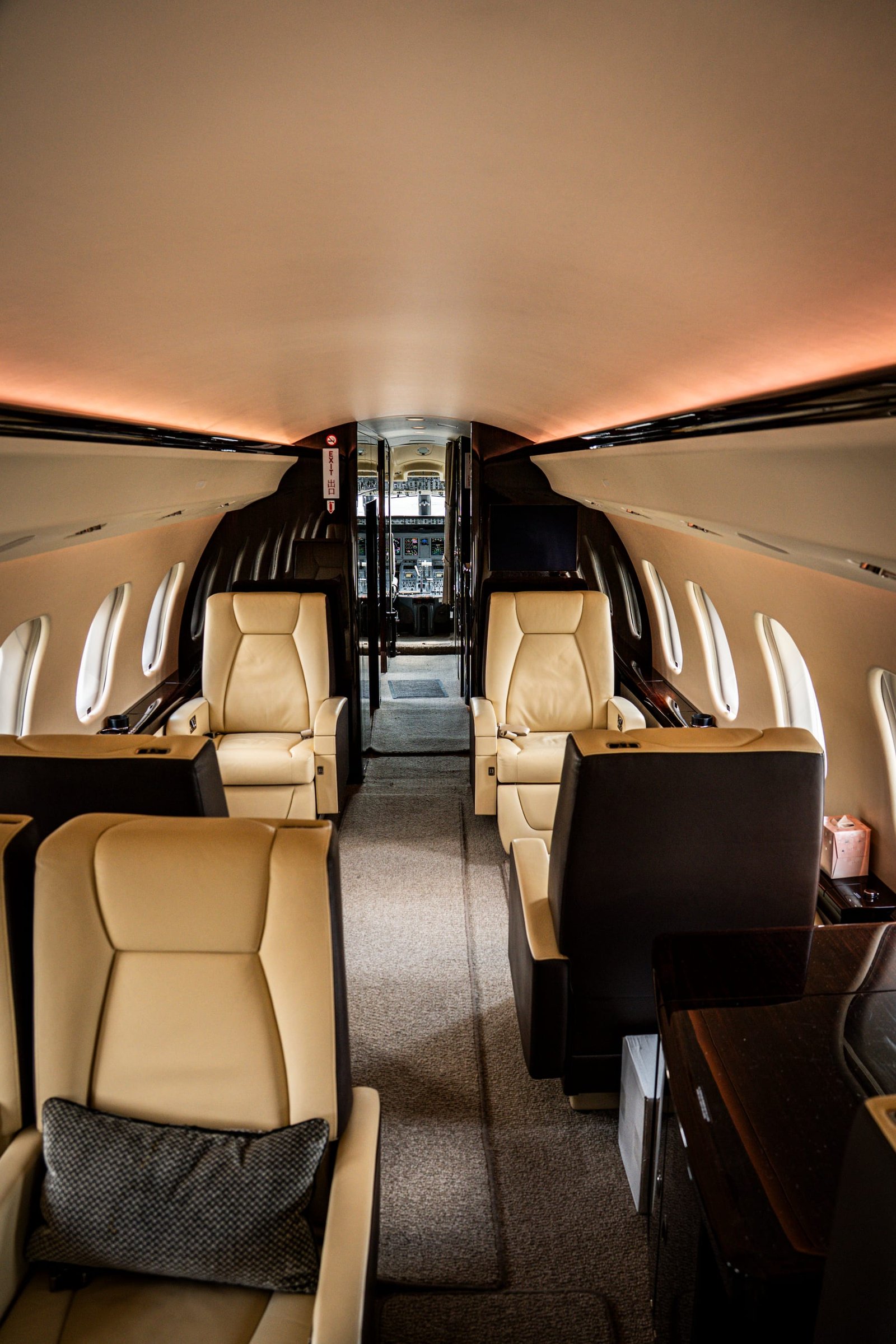 Bombardier Global Express XRS wide cabin with warm seating and windows