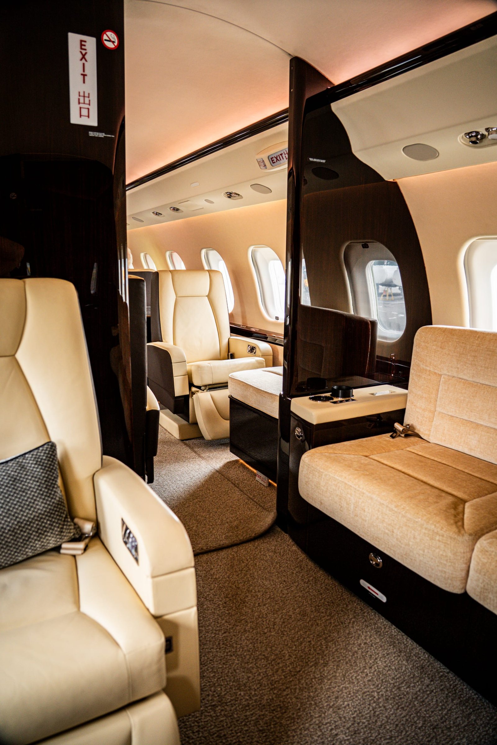 Bombardier Global Express XRS cabin seating and divan