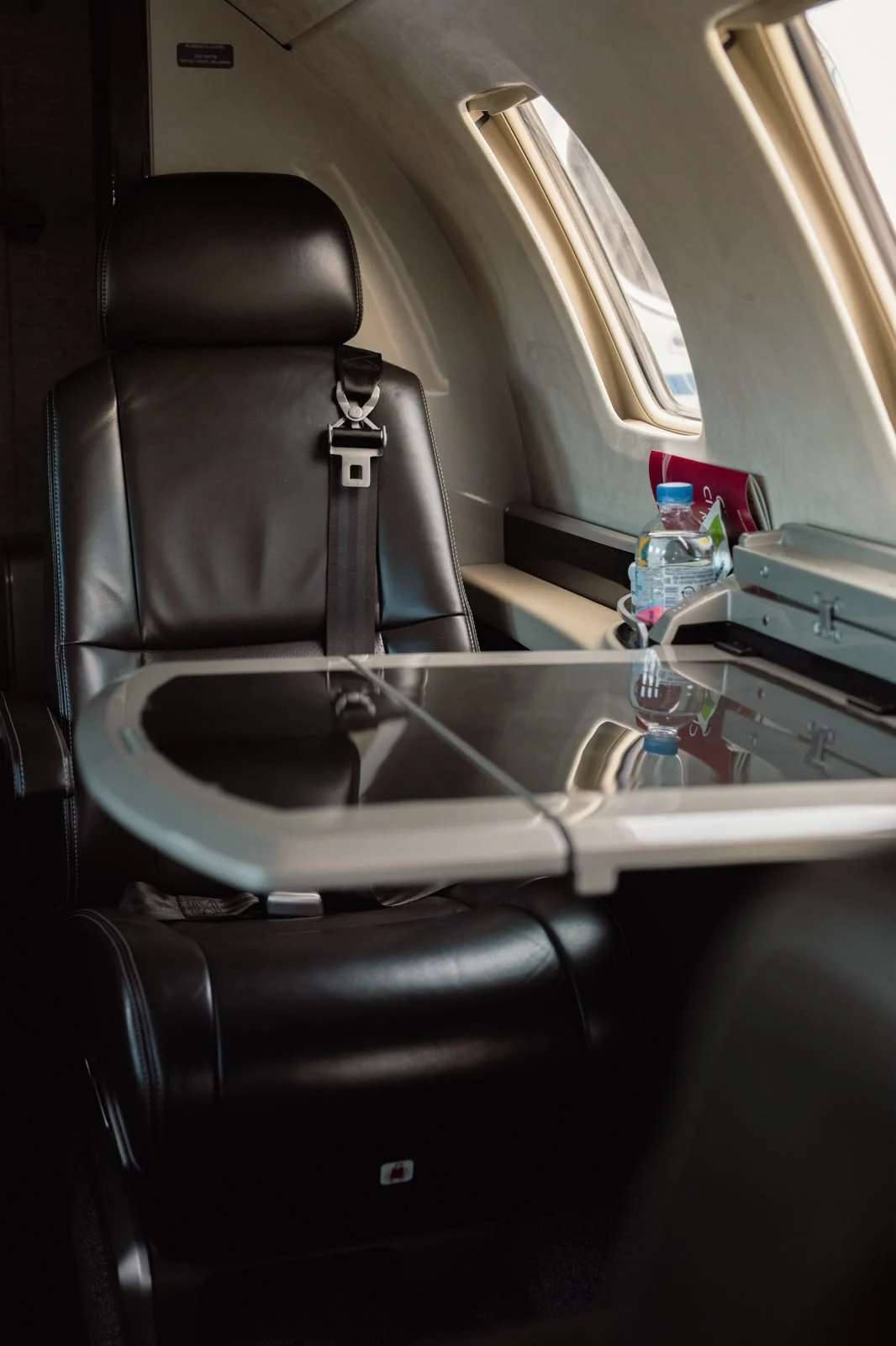Cessna Citation M2 9H-1MA cabin table detail